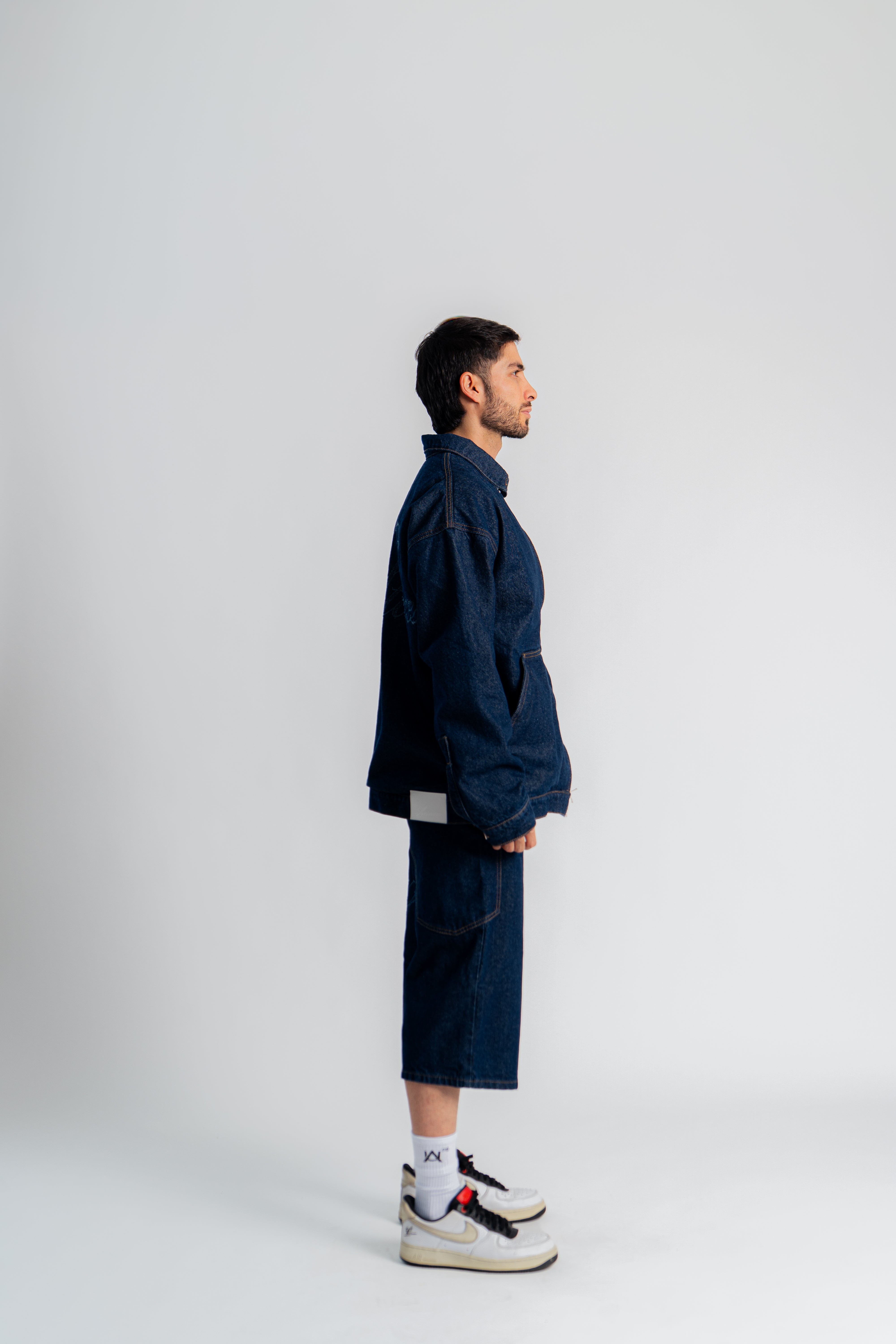 Raw Denim Jorts Azul en modelo — AURUM 79