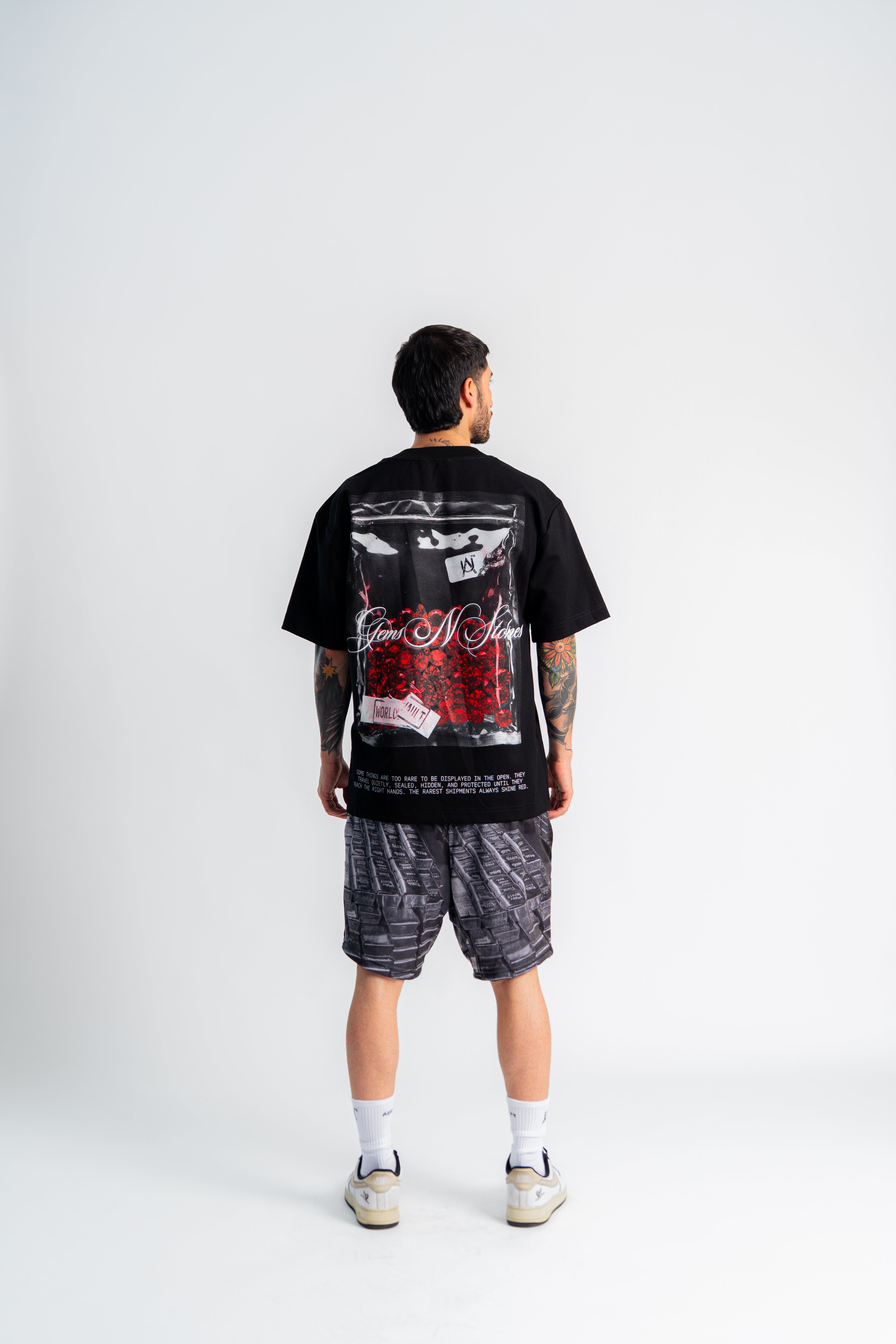 Rubbie Zip Oversized T-Shirt Negro en modelo — AURUM 79