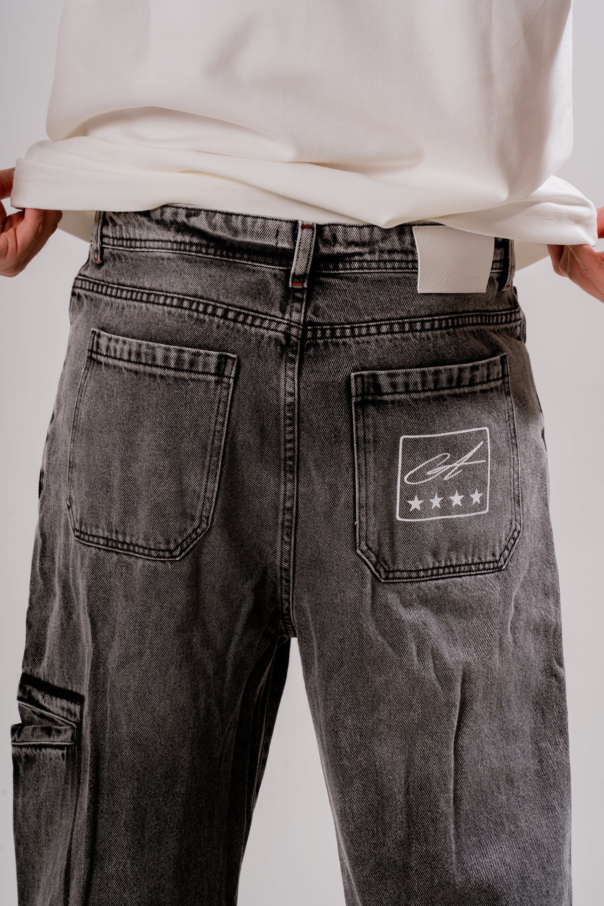 Timeless Dept Wide Jean Gris Washed en modelo — AURUM 79