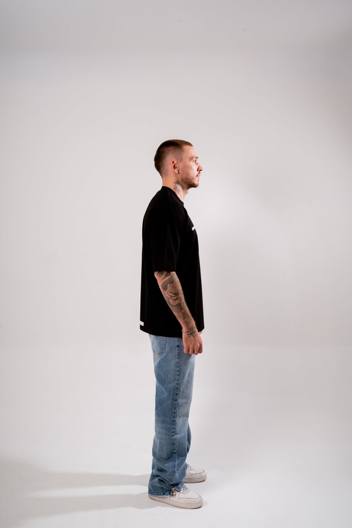 Timeless Washed Loose Fit Jean Azul en modelo — AURUM 79