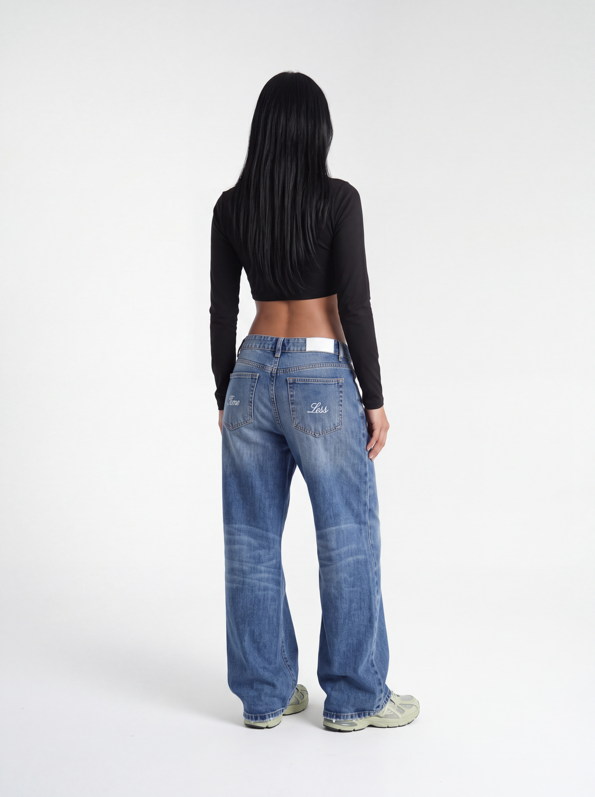 W Timeless Washed Jean Azul en modelo — AURUM 79