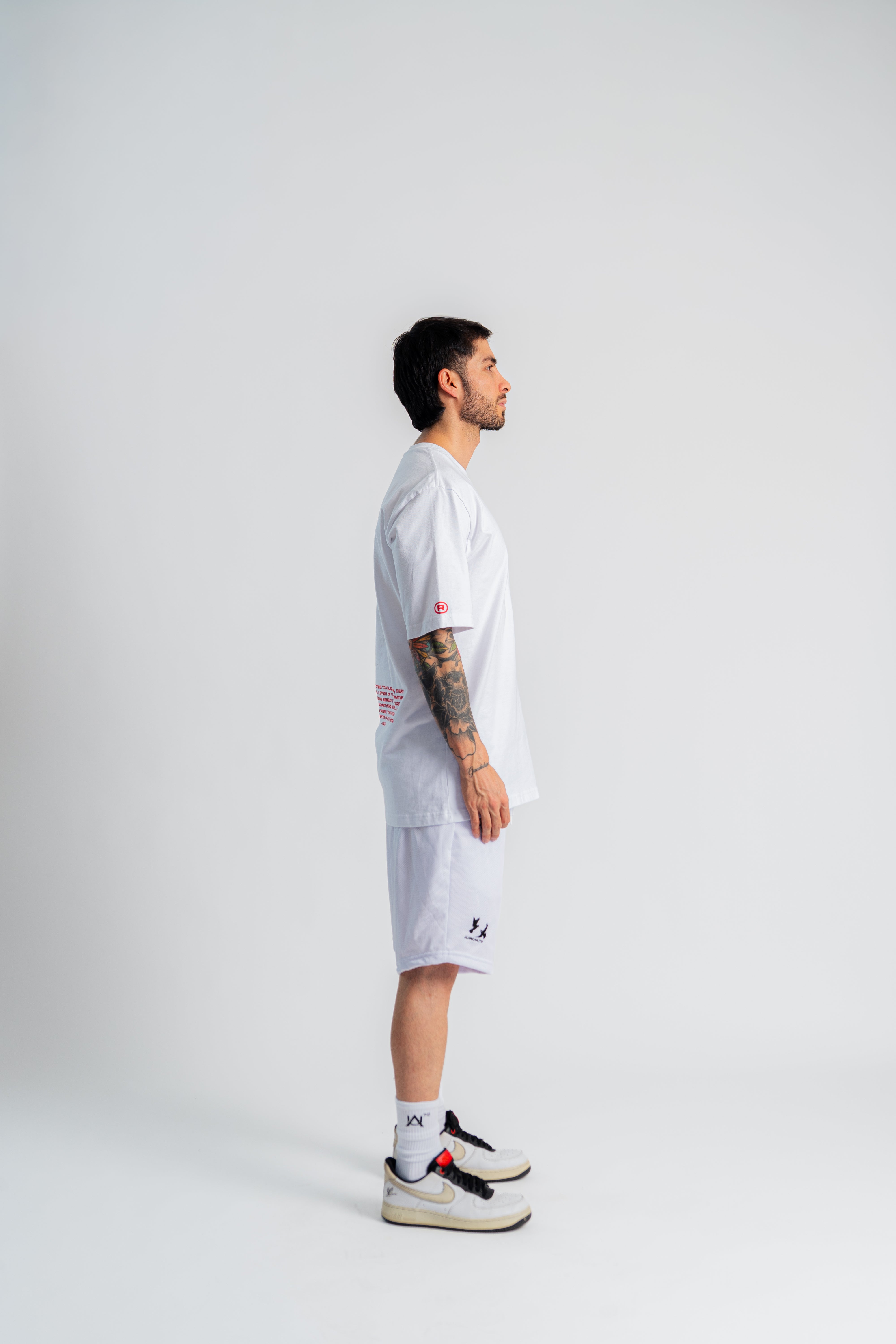 White Gems Shorts Blanco en modelo — AURUM 79