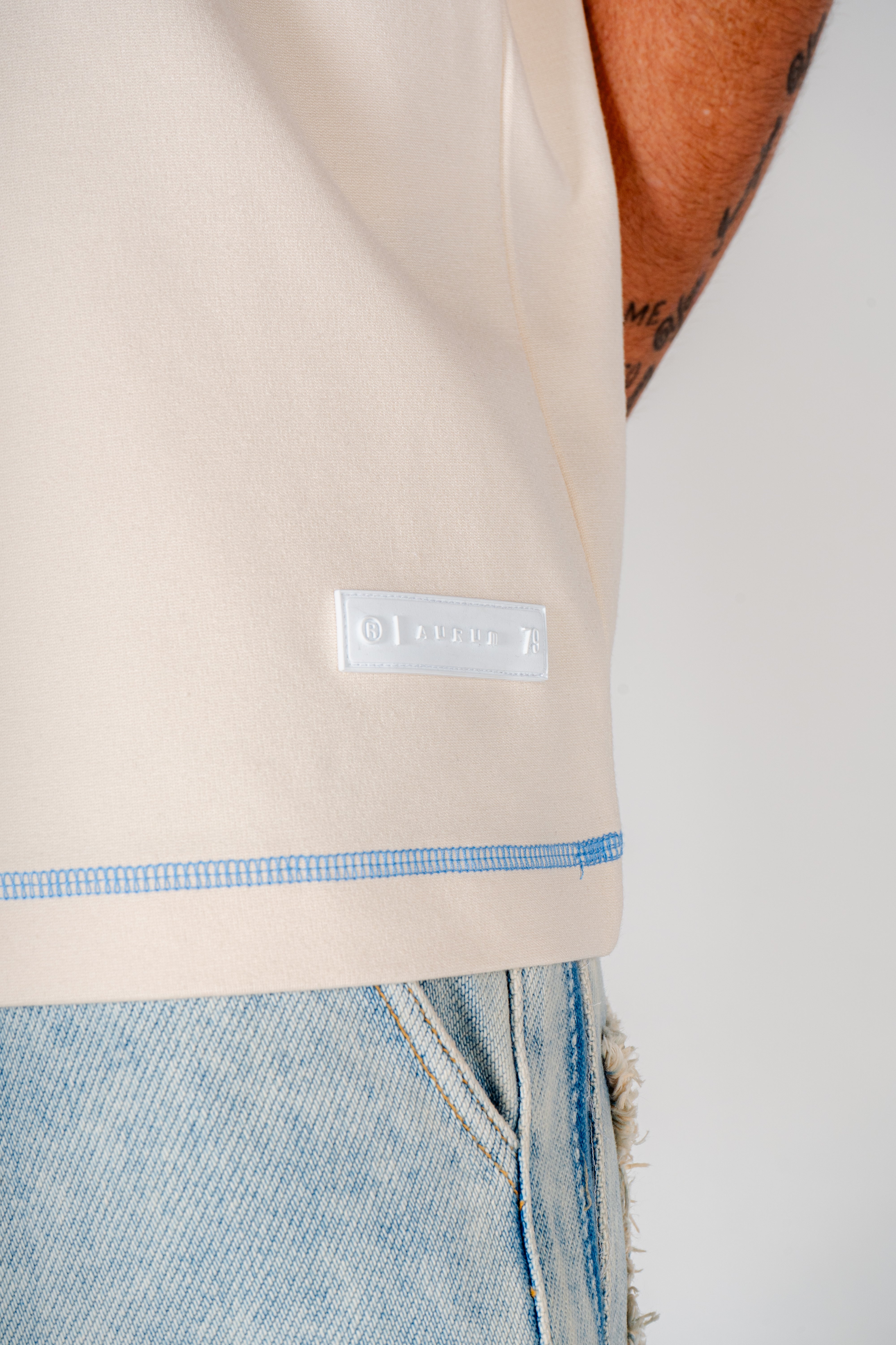 SIGNATURE BLUE SEAMS