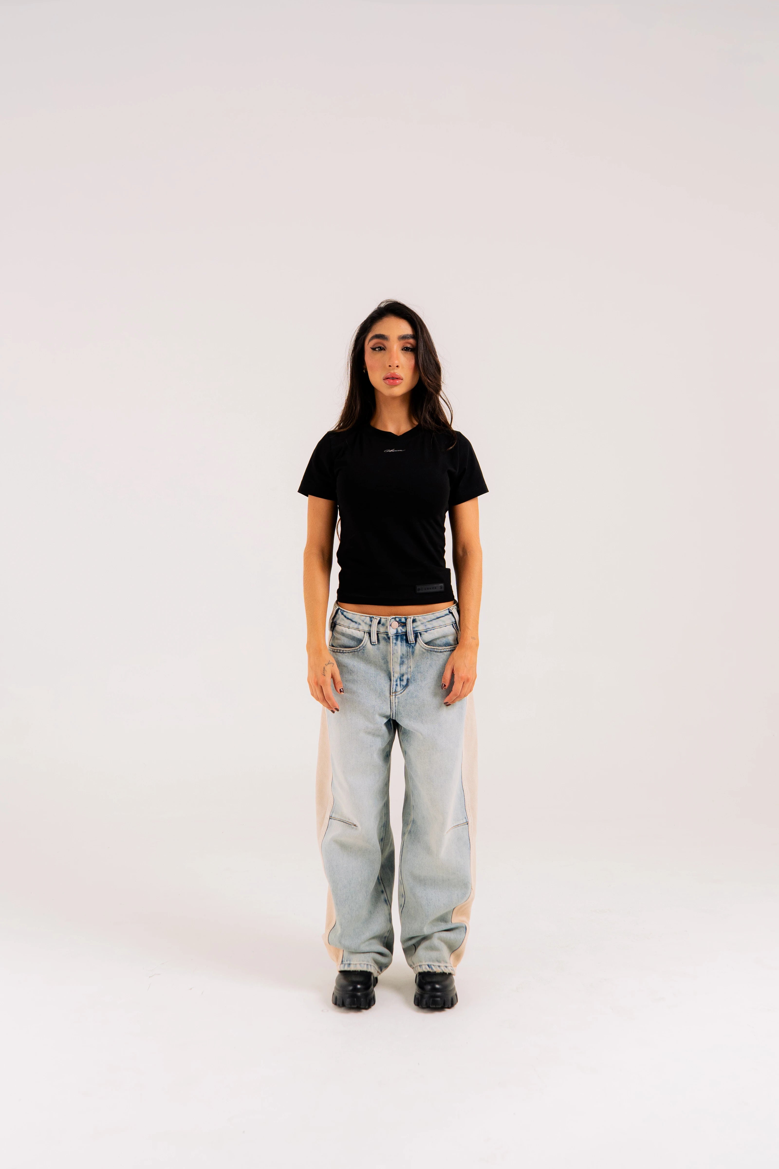 BLACK SIGNATURE BABY TEE