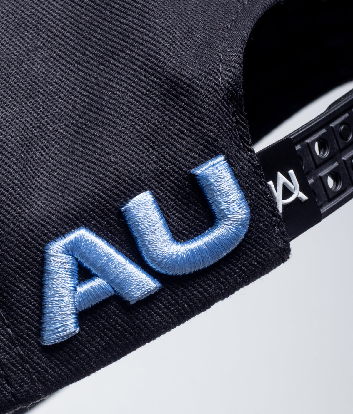 B Impact Cap Negro — AURUM 79