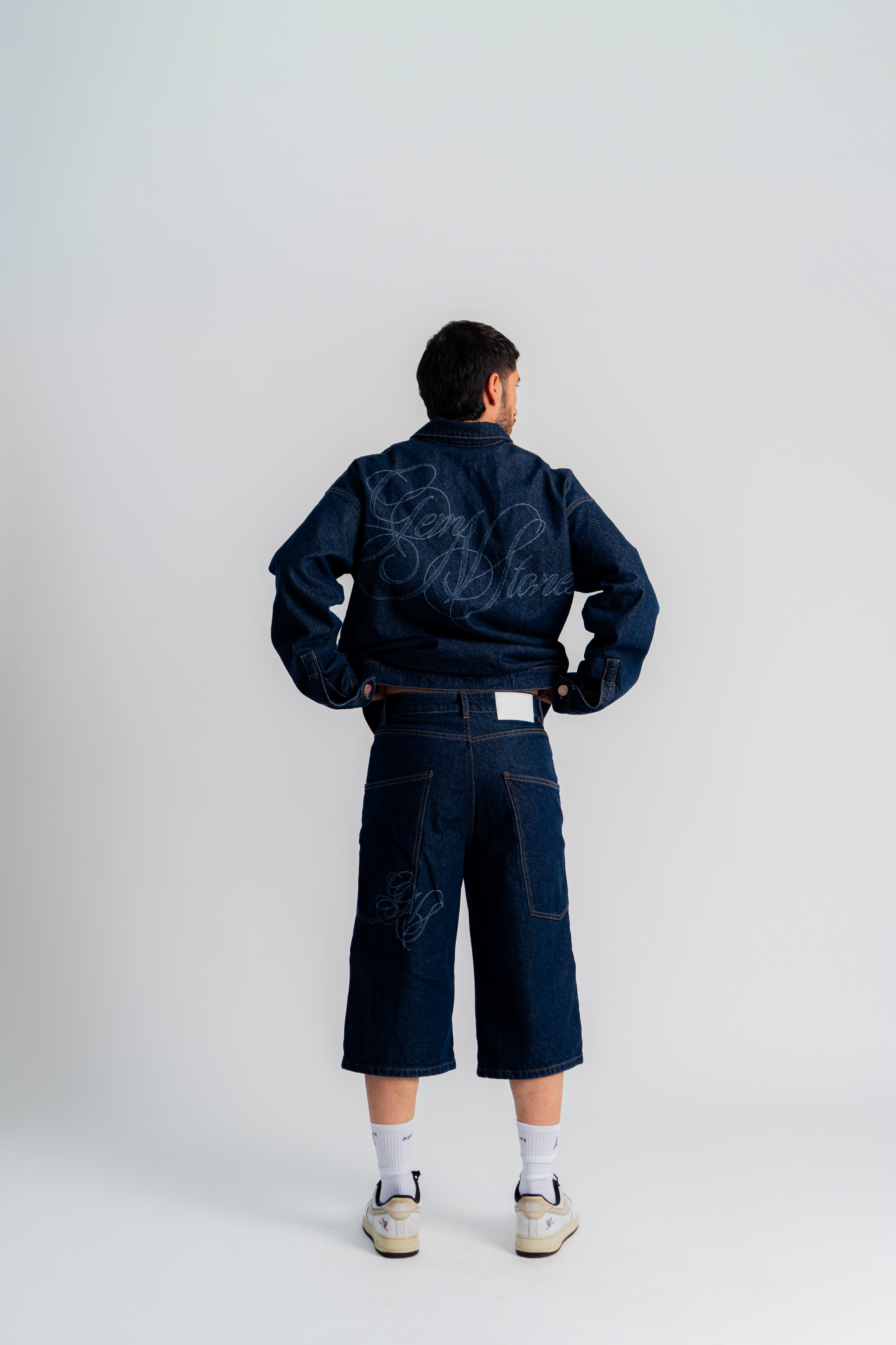 Raw Denim Jorts Azul en modelo — AURUM 79