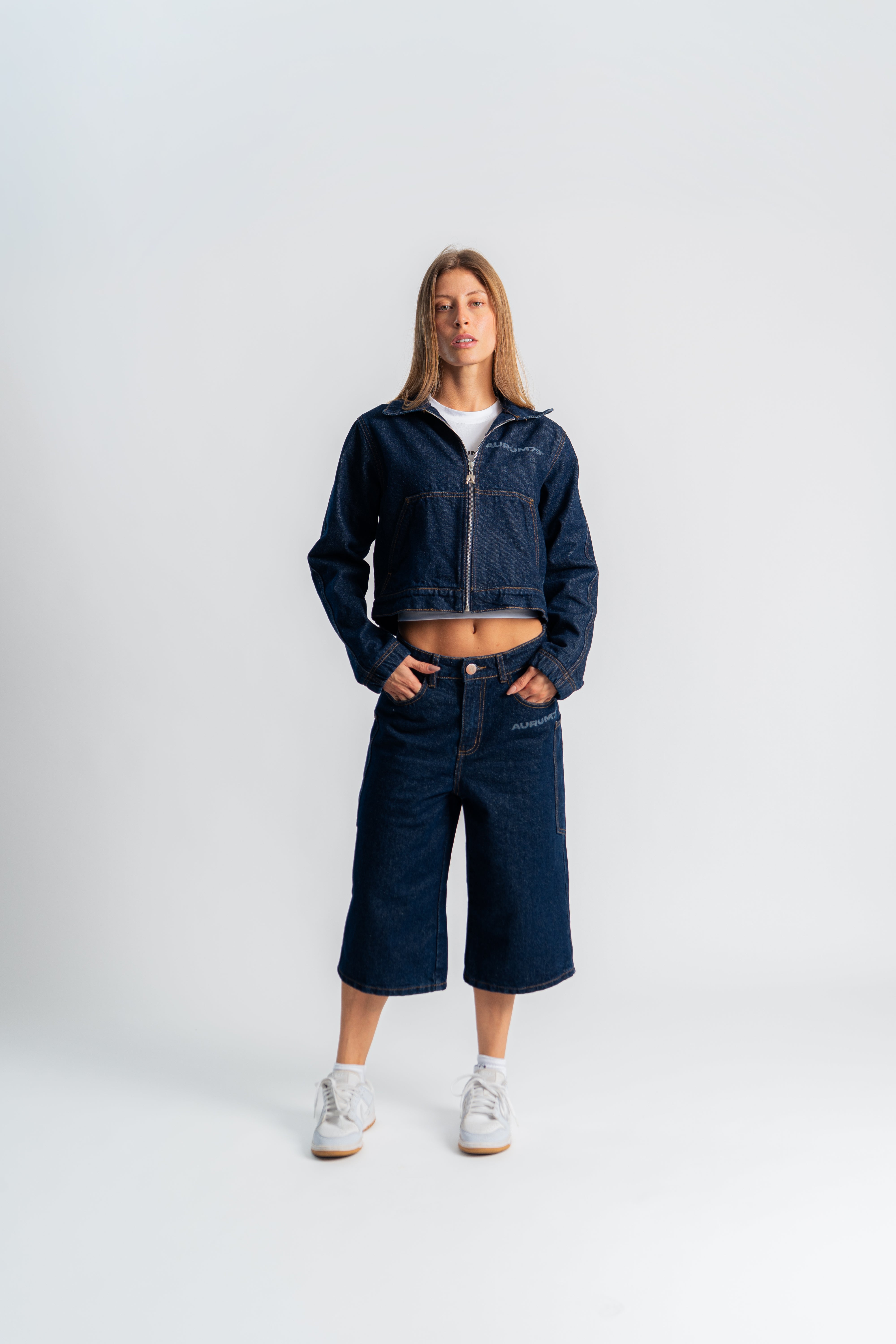 W Raw Denim Jorts Azul en modelo — AURUM 79