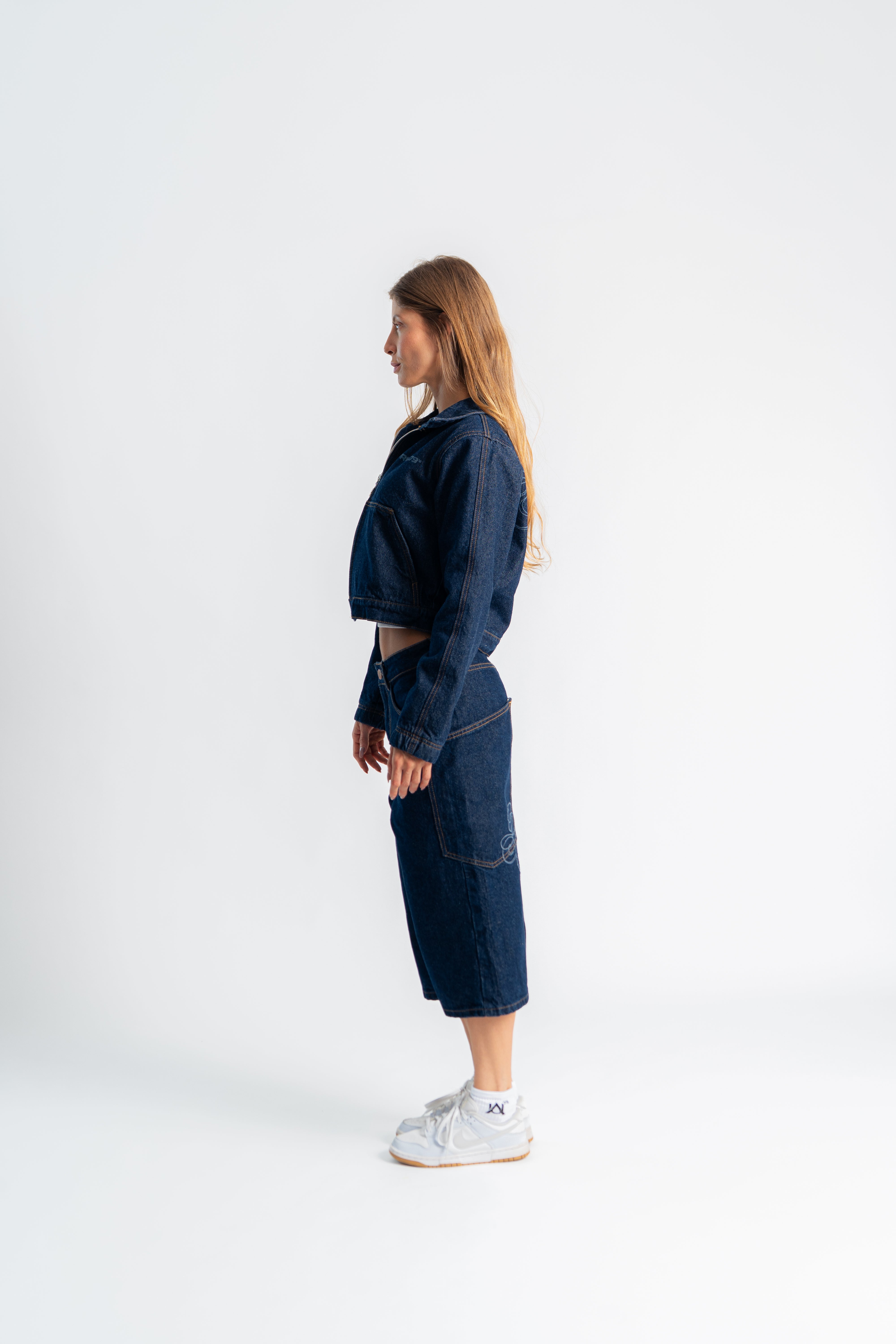W Raw Denim Jorts Azul en modelo — AURUM 79
